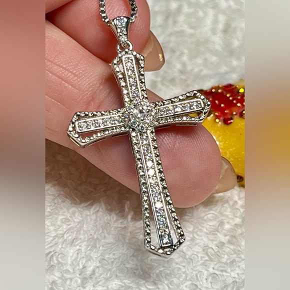 Beautiful rhinestone cross with chain -NEW - Picture 10 of 13